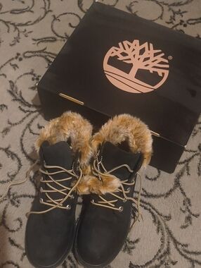 Timberland Black Winter Lace-Up Boots with Tan Fur Trim Kids 5.5